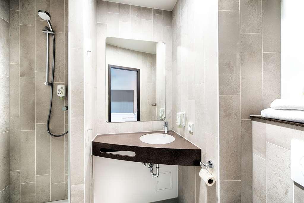 B&B Hotel Stuttgart-Neckarhafen 客房 照片